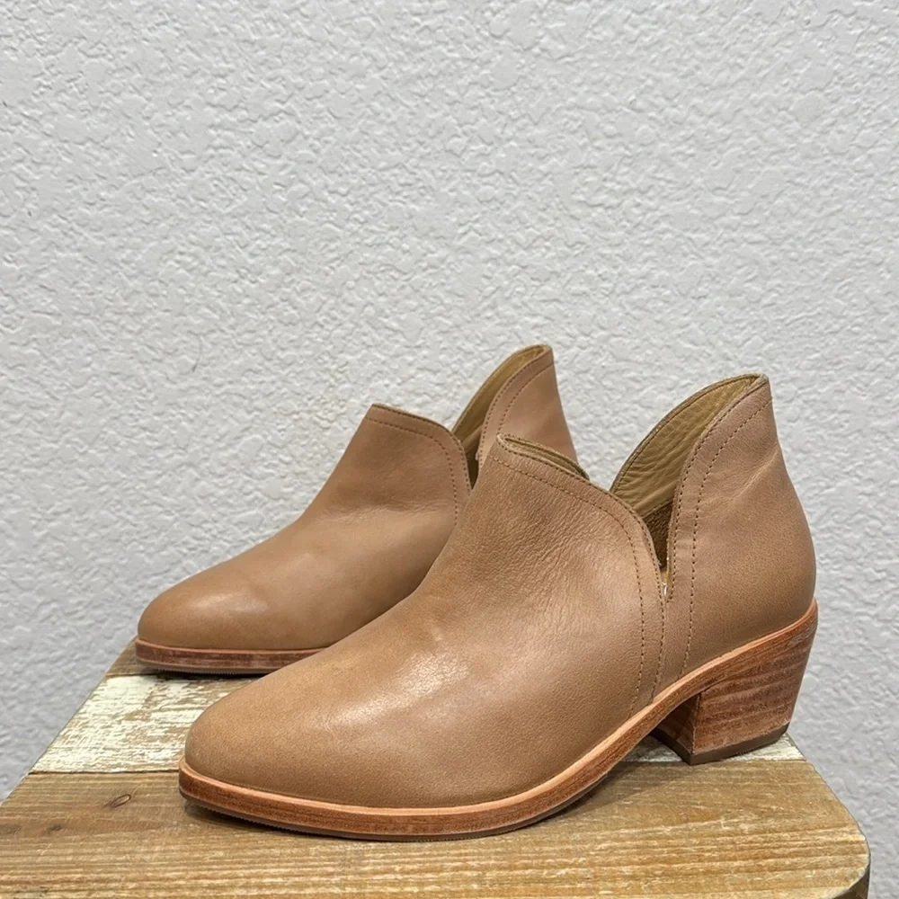 Nisolo  Everyday Leather Ankle Bootie Almond Size 7